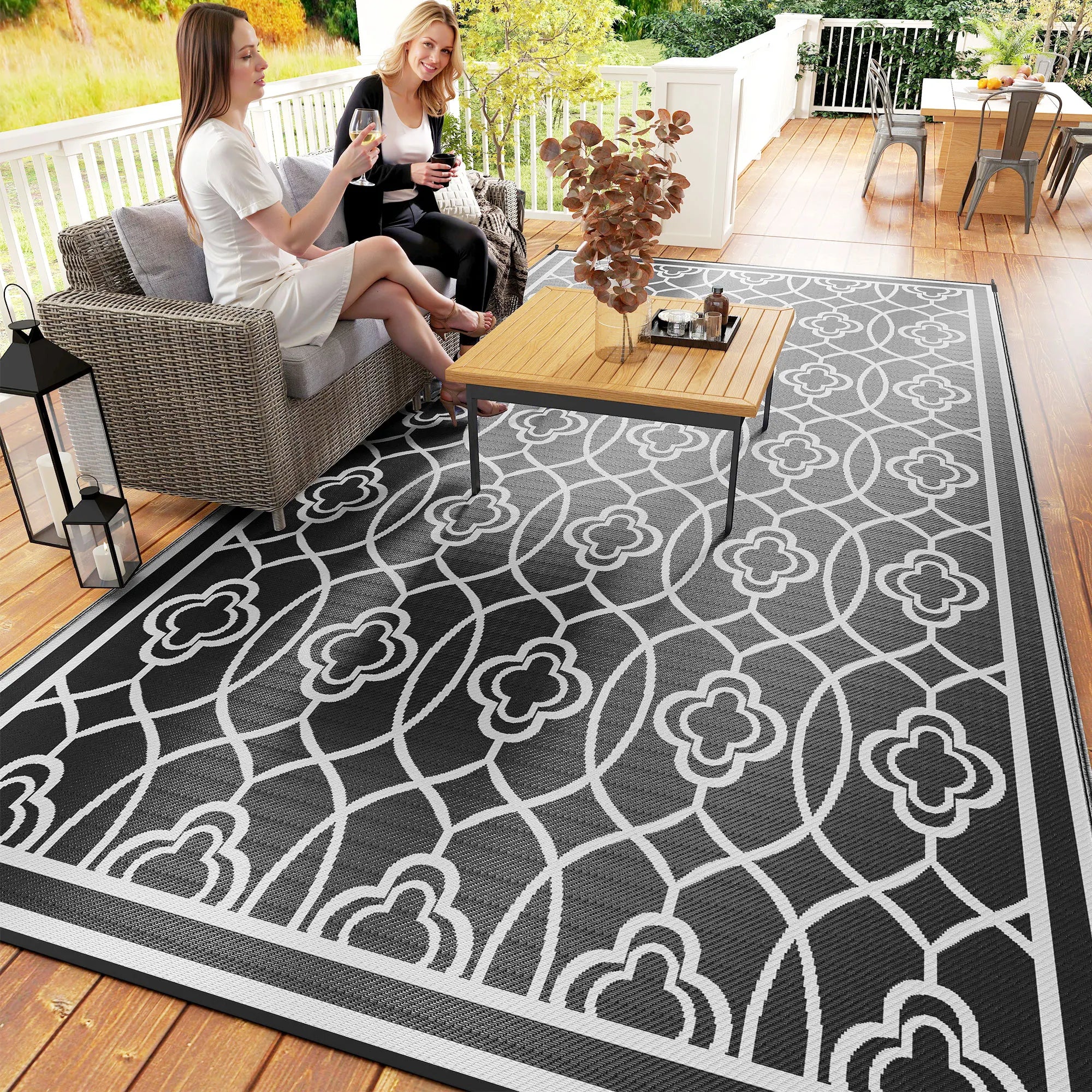 Modern Geometric Black And White Lantern Outdoor Polypropylene Floor Rug