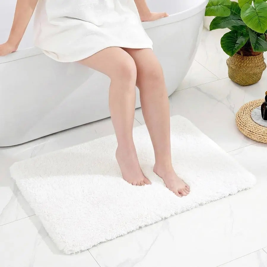 Non Slip Plush Bath Mat Ultra Absorbent For Home Use